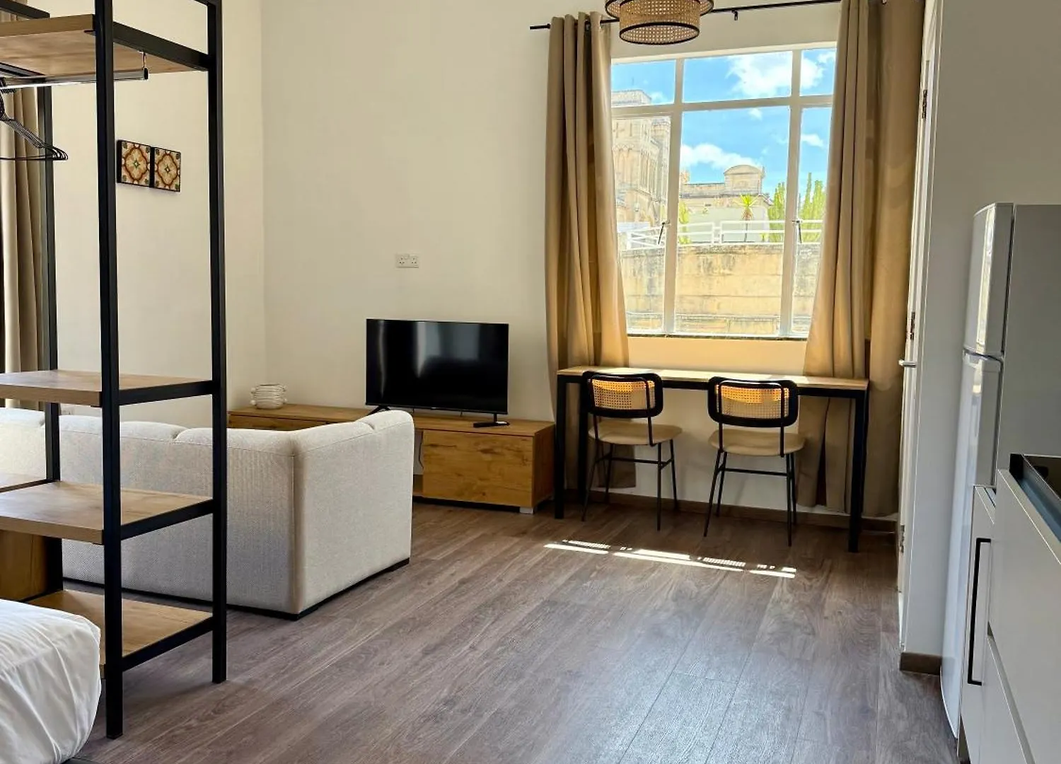 People & Places Sliema Hostal