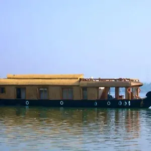 the-lotus-houseboat.kerala-hotels.net/