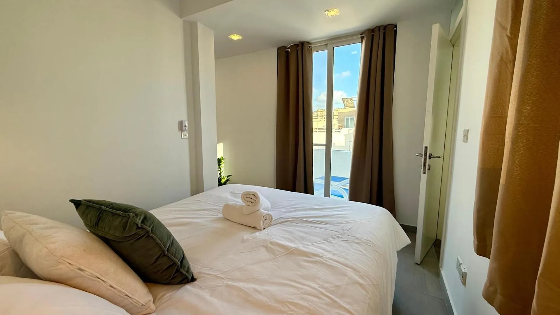 Hostel People & Places Sliema
