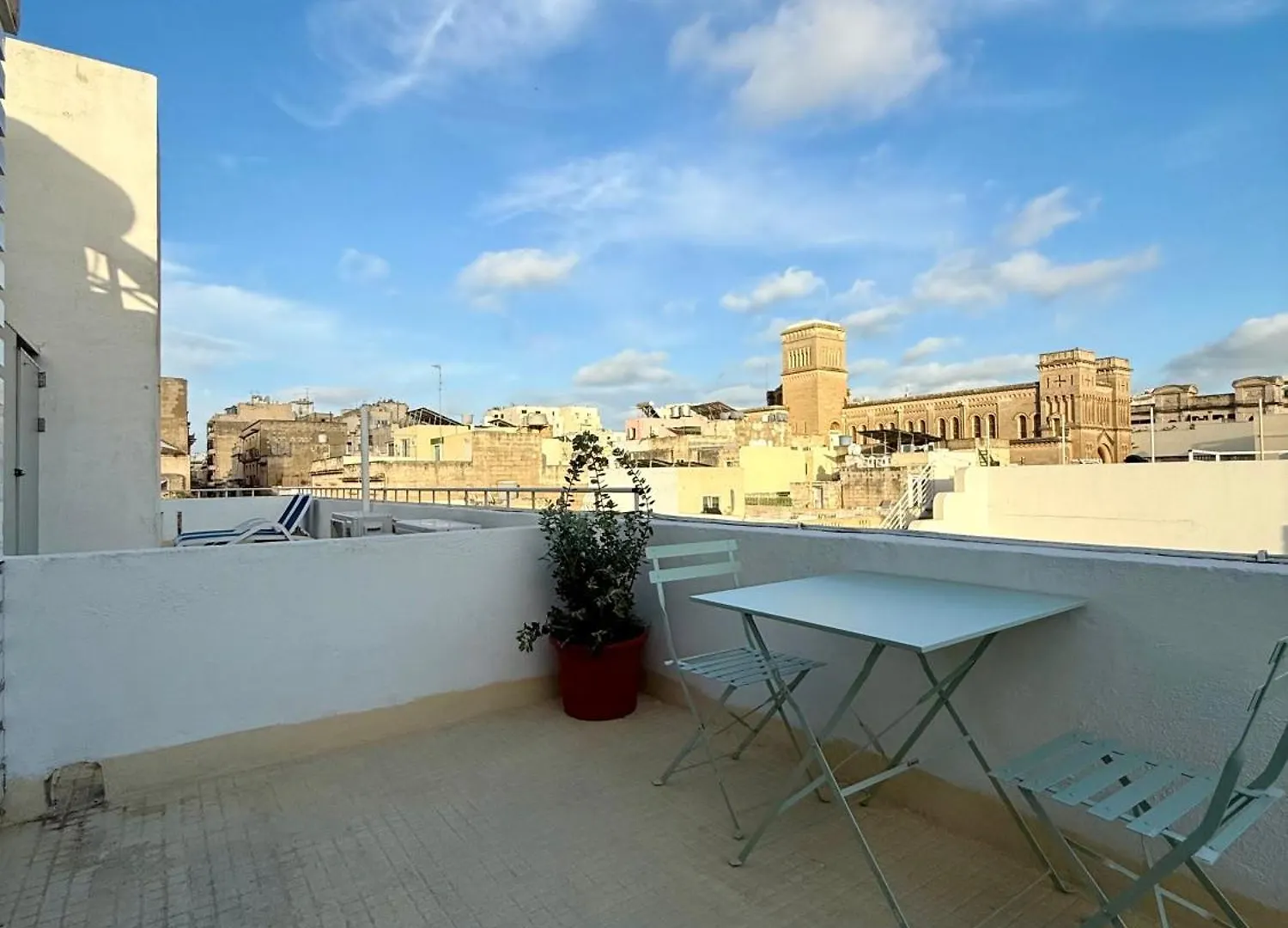 Hostel People & Places Sliema