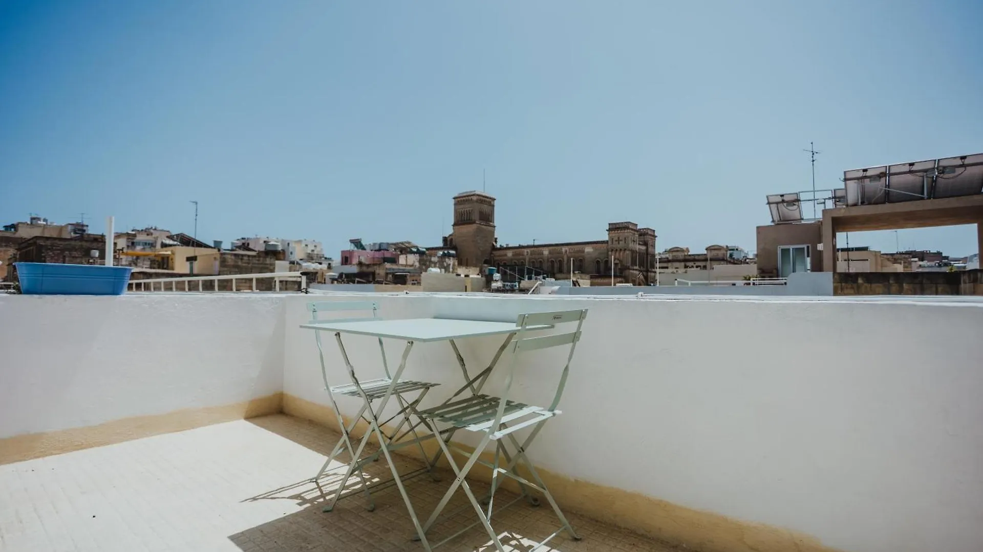 Hostel People & Places Sliema