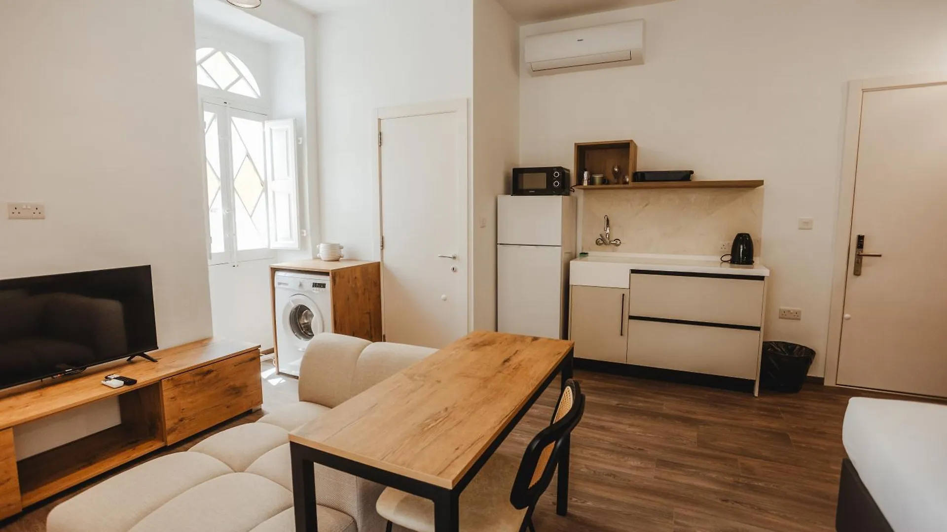 Hostel People & Places Sliema