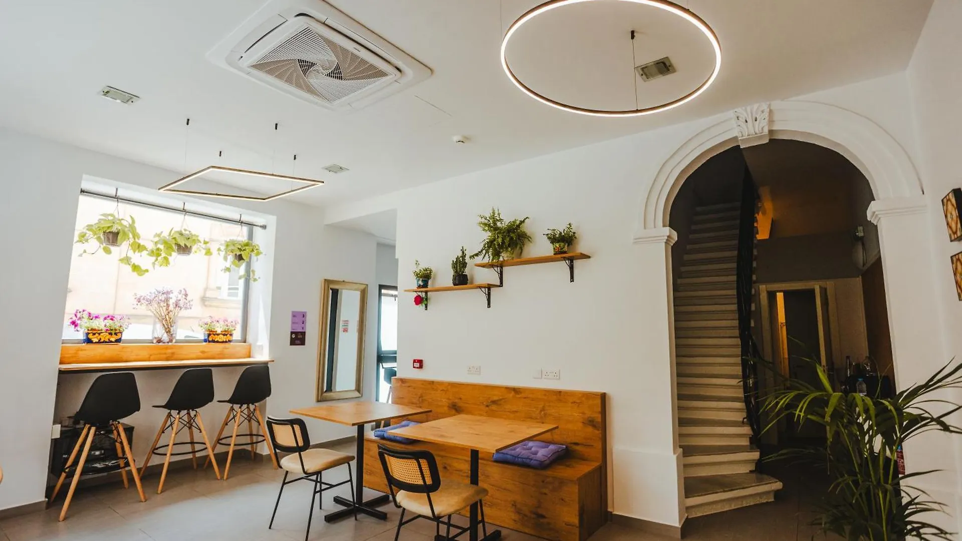 Hostel People & Places Sliema Malta
