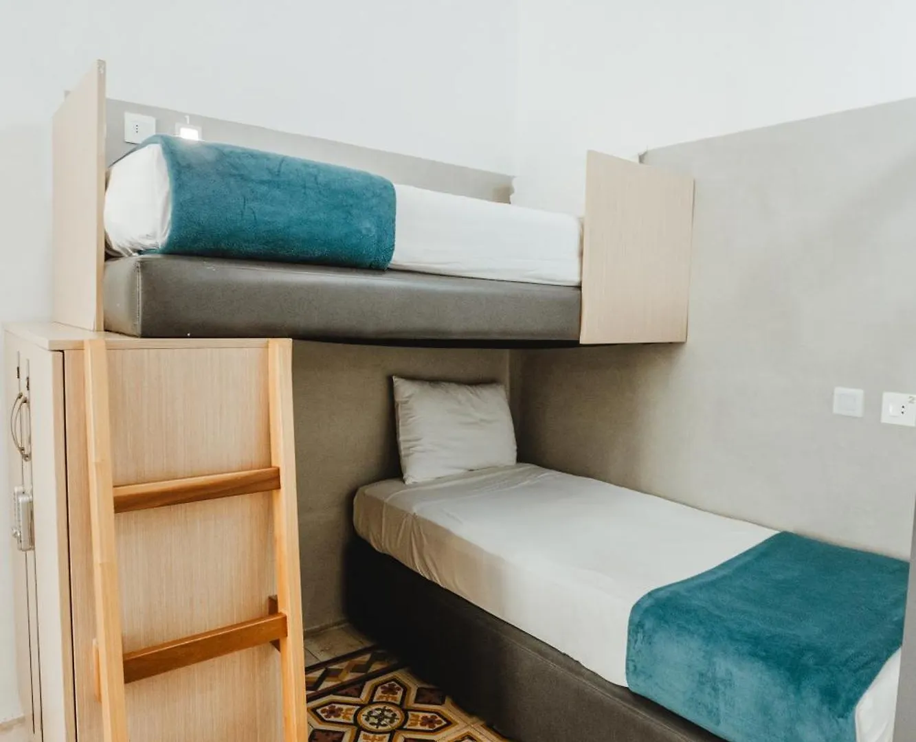Hostel People & Places Sliema