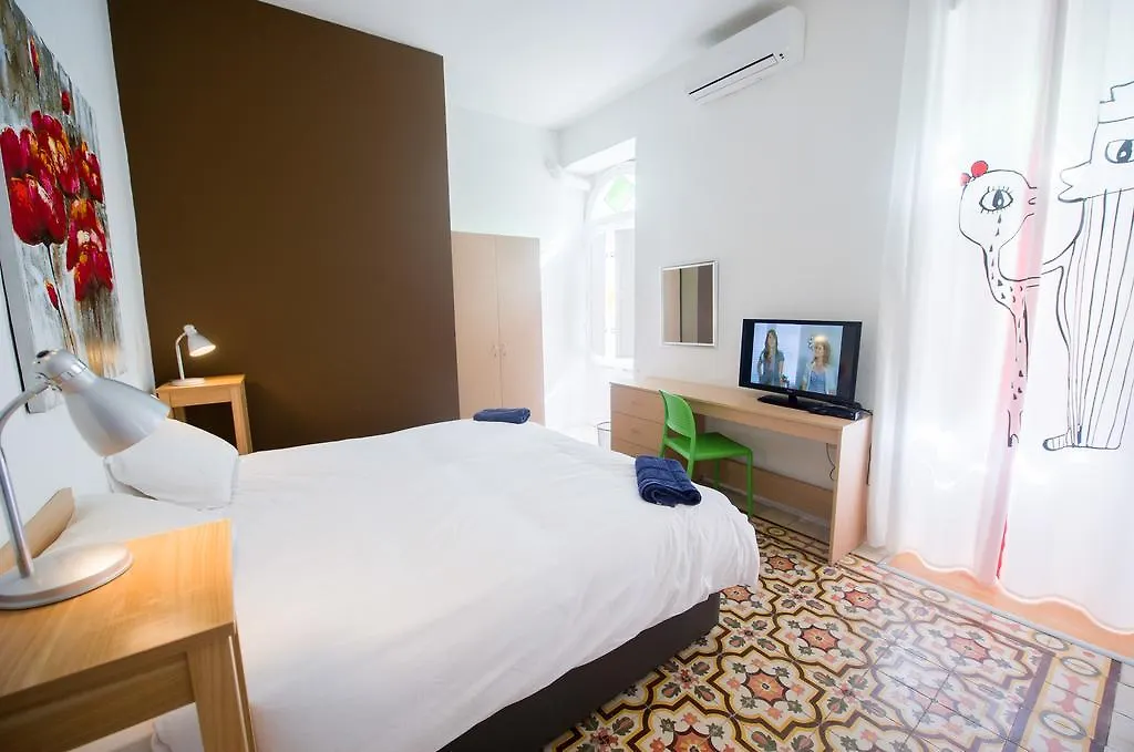 Hostel People & Places Sliema